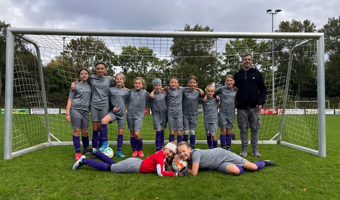 Neue Trikots für die U11!