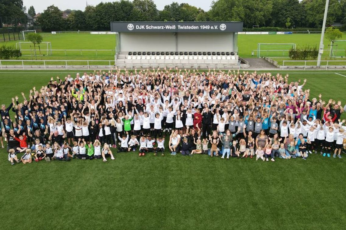 Foto zum Newsartikel Union zu Gast bei 75-jährigem Jubiläum der DJK Twisteden