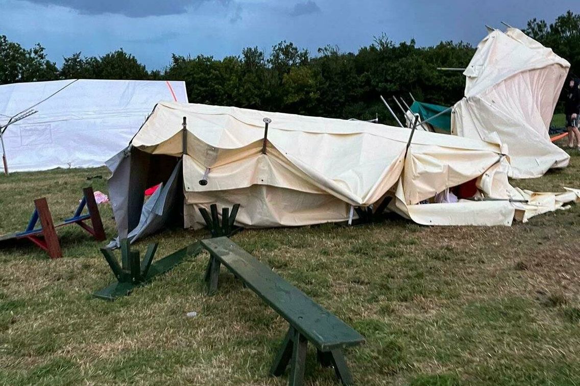 Foto zum Newsartikel Unwetter verwüstet Zeltlager von Union Wetten